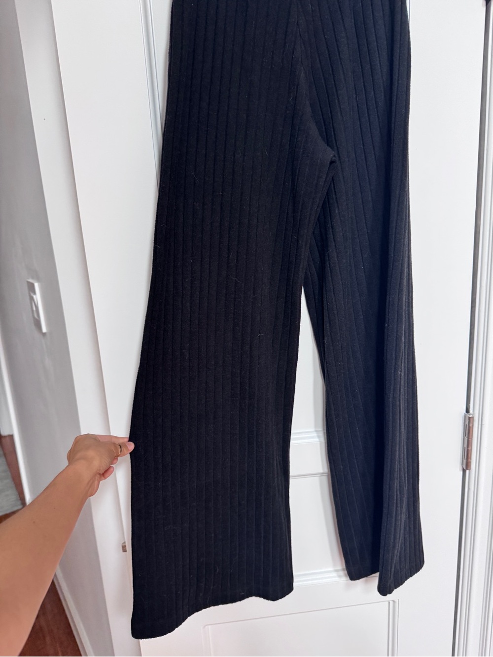 ALO Yoga Black Ribbed Knit Pants - Picture 3 of 3